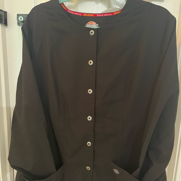 Size  XL Extreme Stretch Dickies Black Scrub Jacket. - Picture 3 of 6